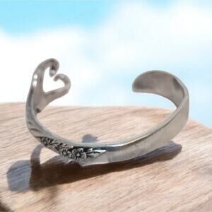 WM A Rogers Oneida Floral Fork Cuff Silver Plated Bracelet 6